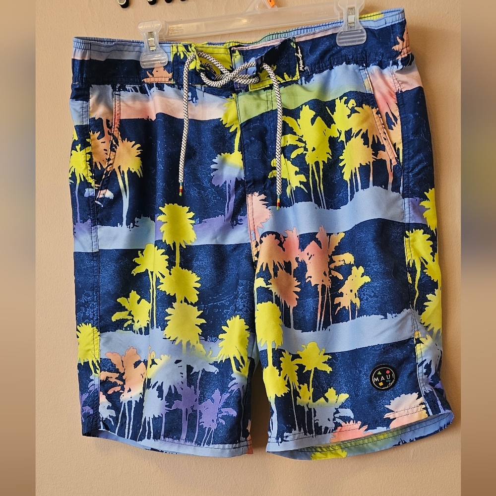 Maui and Sons Men's Blue and Yellow Palm Tree Swim Shorts.XXL.    B-30